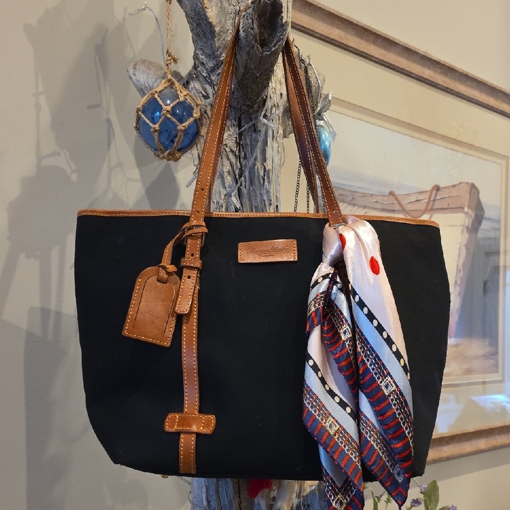Dooney & Bourke Extra Large Tote EUC Including Unbranded Purse Scarf